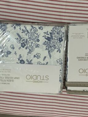 Home Studio Blue Floral Queen Cotton Filled Sheet and Pillow Cases